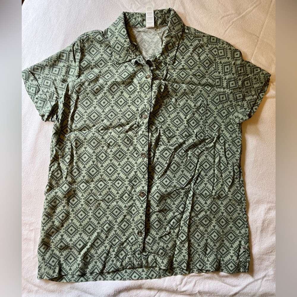 Marika Olive Geometric Short Sleeve Top